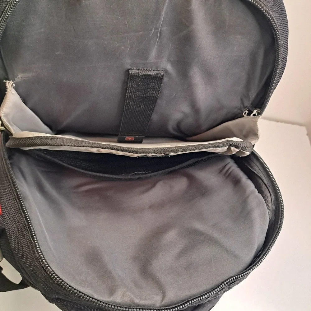 SwissGear Maxxum Black Red Laptop Travel Backpack Heavy Duty Padded Media Pocket